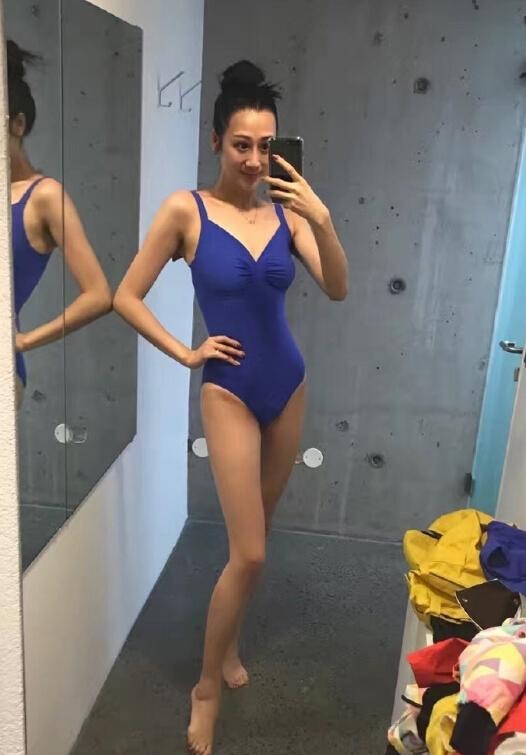 蒋丽莎看秀和众多明星合影 网友：也准备进入娱乐圈吗？