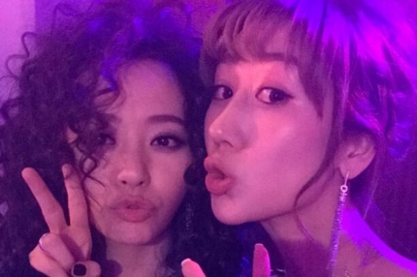 蒋丽莎看秀和众多明星合影 网友：也准备进入娱乐圈吗？