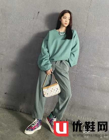 周杰伦，欧阳娜娜，白敬亭上脚fog匡威2.0全新联名 fog X 匡威油画拼接实物赏析