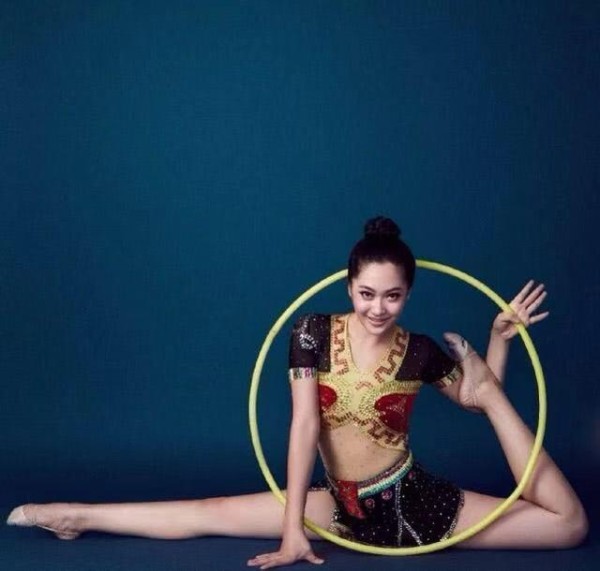 她曾经是朱芳雨的妻子，生活被一场出轨打破！离婚后美成这样