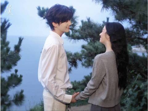 包上恩周柯宇七夕大片曝光，新剧《炽夏》引期待