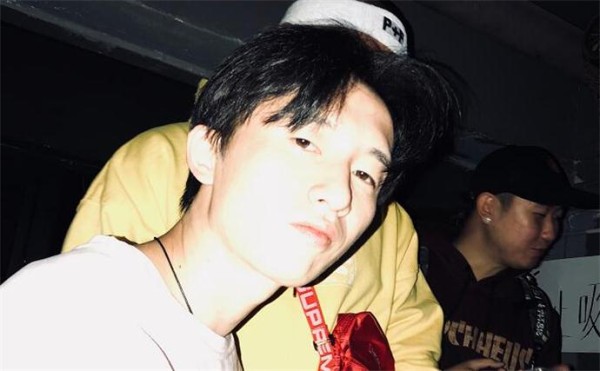 爆音和小青龙是什么关系？双双否认是师徒关系竟另有内情引人吃惊