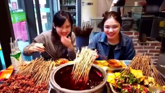 朵一和密子君长得很像什么关系是姐妹吗？密子君和朵一谁更能吃