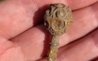 留学生开工90分钟即发现9世纪“黄金神秘文物”