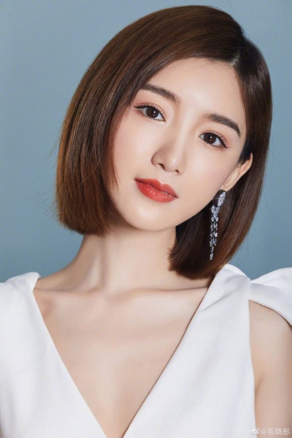 成名后才来认亲！盘点娱乐圈「从小被父母抛弃」艺人，背后故事让人心酸