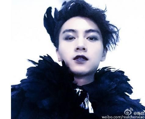 娱乐圈爱画眼线的男明星：张一山痞帅，鹿晗妖孽，最后一位毁三观