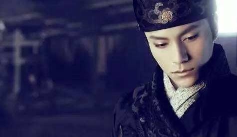 娱乐圈爱画眼线的男明星：张一山痞帅，鹿晗妖孽，最后一位毁三观