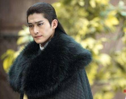 娱乐圈爱画眼线的男明星：张一山痞帅，鹿晗妖孽，最后一位毁三观