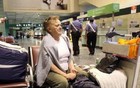 她在米兰机场候机厅住了20年，最终未能回家！