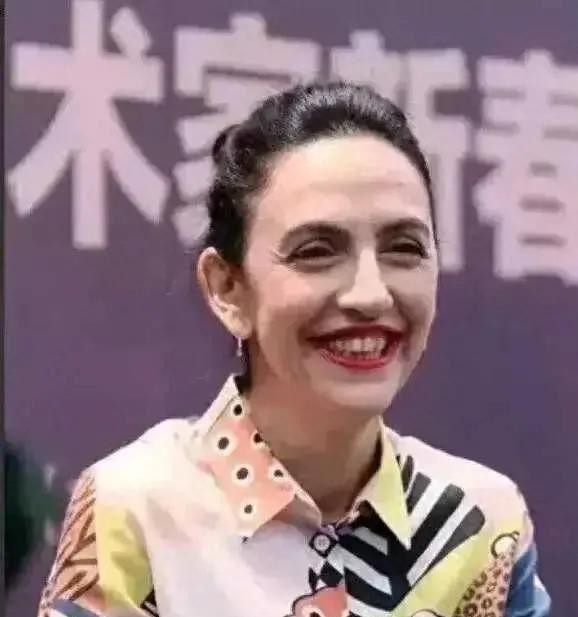 刘烨现年43岁妻子安娜长这样，难道外国女子比国内的显老啊？
