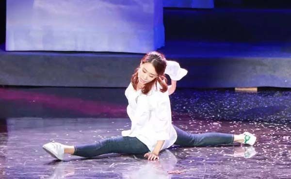 张小斐是什么团队的和贾玲什么关系 深扒美女喜剧人
