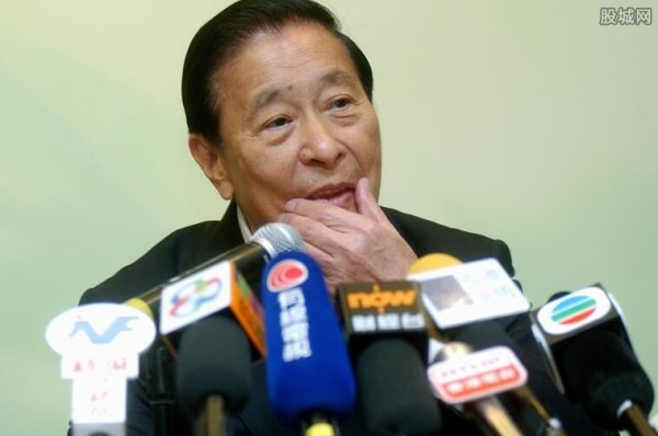 李兆基与李嘉诚恶斗 李兆基和李嘉诚有什么恩怨？