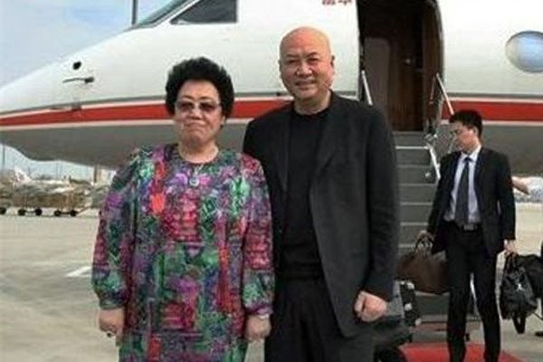 迟重瑞和陈丽华老师结婚时年龄 小白脸？迟重瑞老婆比迟重瑞大多少