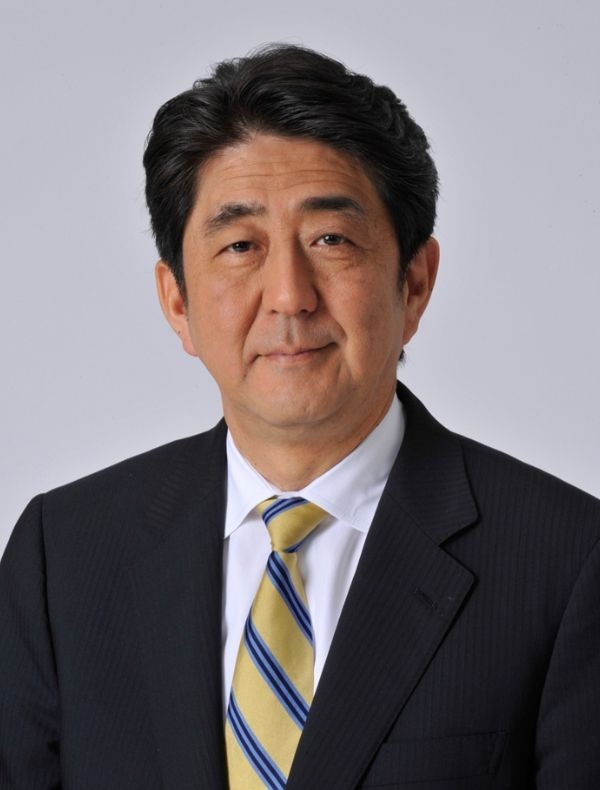 安倍的家族有多牛：外公是首相，父亲是内阁大臣，从小政路已铺好