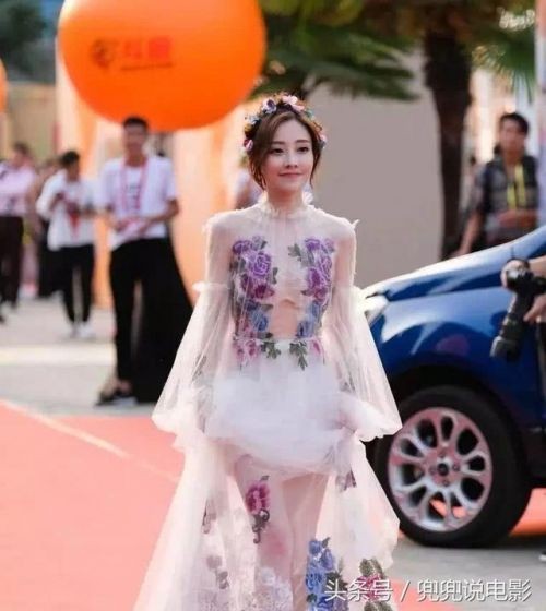 斗鱼一姐冯提莫隐婚真的吗？人设崩塌，继MC天佑后遭广电封杀？