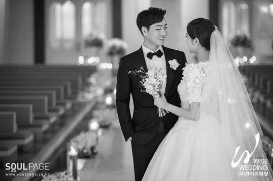 韩男星朴海秀与圈外女友结婚 郑秀晶丁海寅等《机智的监狱生活》剧组成员到场送祝福【组图】【3】