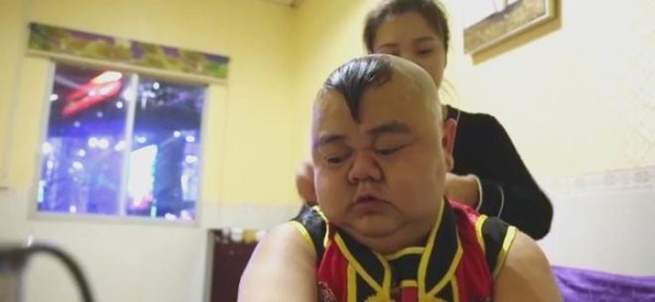 从舞台到商演：张荣的励志人生
