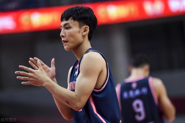 徐杰麻烦！6年球迷会注销解散，脱粉后8字回踩，桃色丑闻成导火索