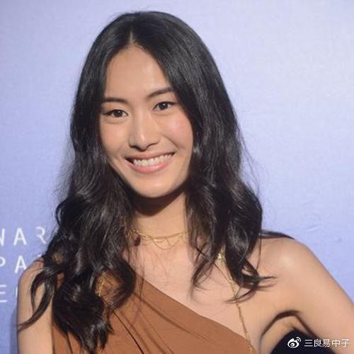 何穗的神秘男友是老爸，梦瑶的爱豆是赌王儿子，而她，太让人意外！