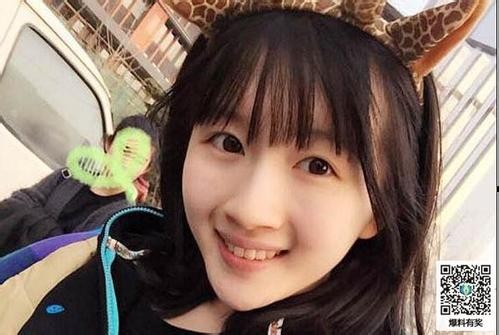 李浩菲周冬雨对比很像两人什么关系姐妹吗？李浩菲撞脸周冬雨照片