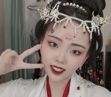 不倒翁狐逗豆退出表演后，重心放在恋爱上，男友帅气清秀可出道