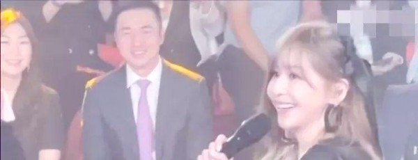 王心凌深圳演唱会：赖俊霖惊喜亮相与理性追星