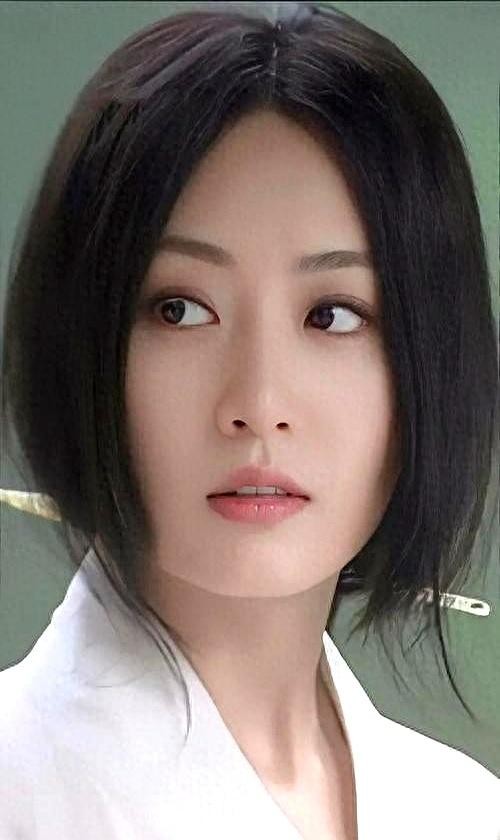 与小三岁男友闪婚，离婚后独自带娃，如今39岁搭档张译终于要火