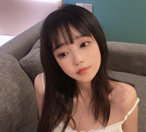 带火万小七后，郝一点地位岌岌可危，新视频已被她取代核心