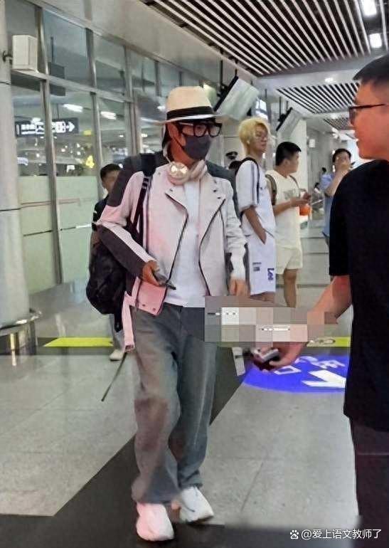 那英摇的孙楠到长沙了，歌手节目组深夜接机，网友急call何炅