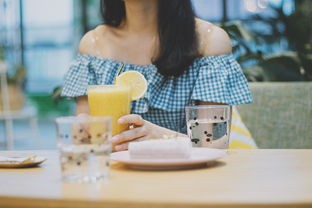 小姐姐挑战黑白甜品屋,小姐姐挑战创意甜品,甜蜜邂逅视觉盛宴