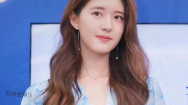 女星穿衣服，大胆的什么程度，老铁们知道吗？#迪丽热巴#杨紫
