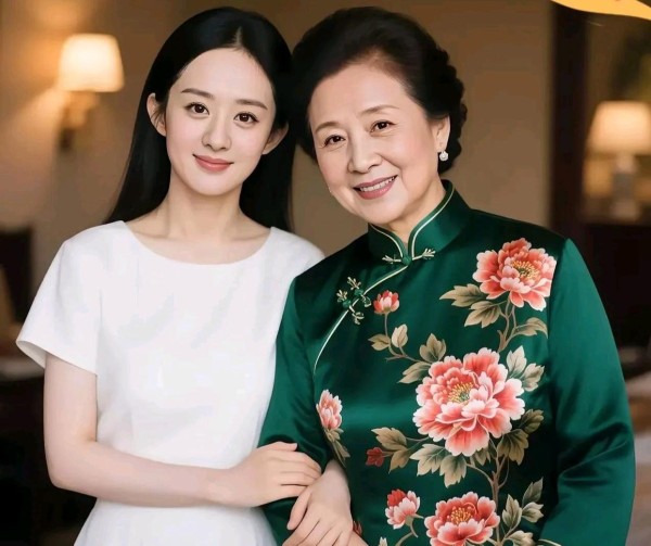 赵丽颖和妈妈，母亲节首亮相，赵妈妈太让人惊艳了