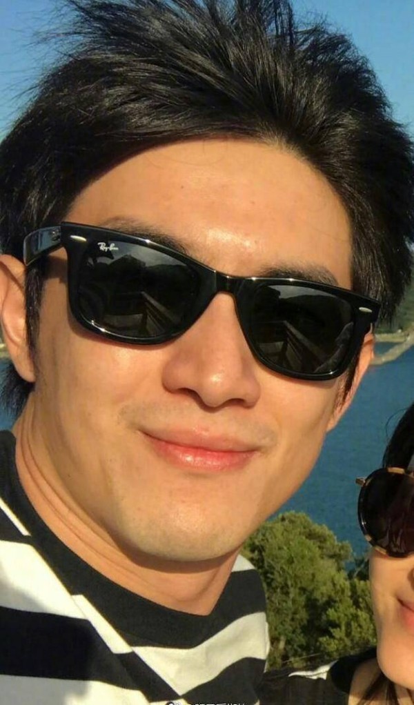 王丽坤回应与林更新的恋情，一个动作表明了她对林更新的爱