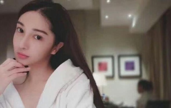 曾参加跑男大火的女明星，因意外高楼坠亡，网友：真可惜