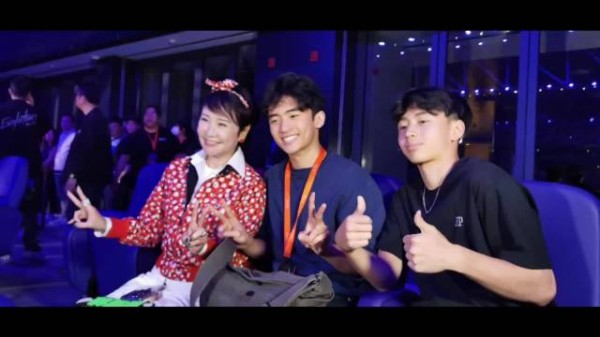 前段时间和奶奶一起亮相谢霆锋演唱会的两个儿子，颜值都好高