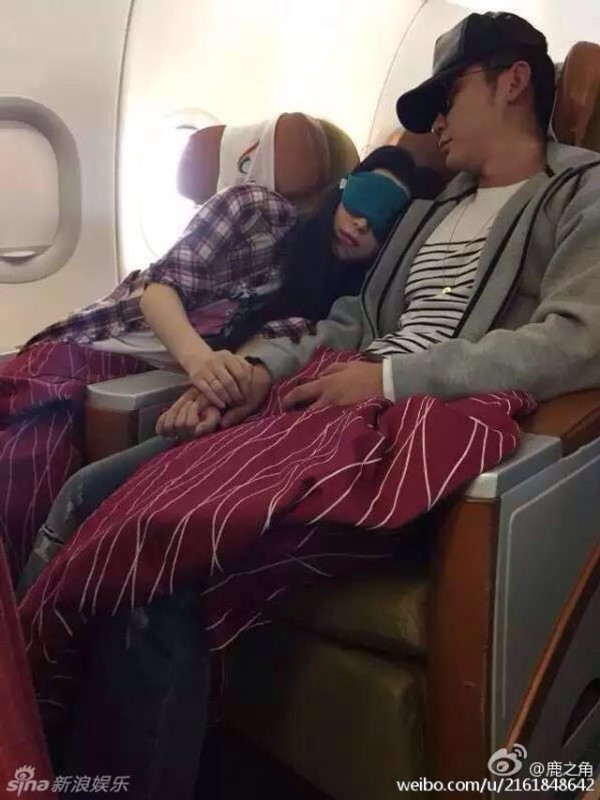 范冰冰李晨熟睡相依偎