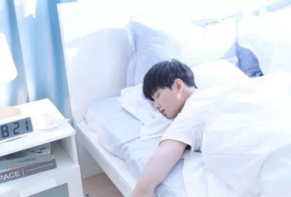 赖雨濛恋上杨洋？好男人是出轨渣男？俩女星闹掰内幕？聊聊朱一龙