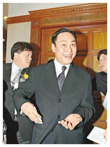 神童罗兆辉不听刘銮雄劝告一夜破产，疯疯癫癫自曝有女星艺术照