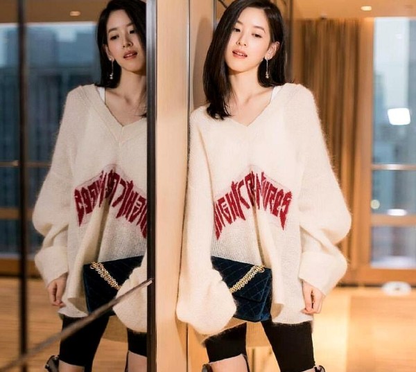 网红韦雪爆与奶茶妹妹章泽天合照后删除 网友：整没整，差太多