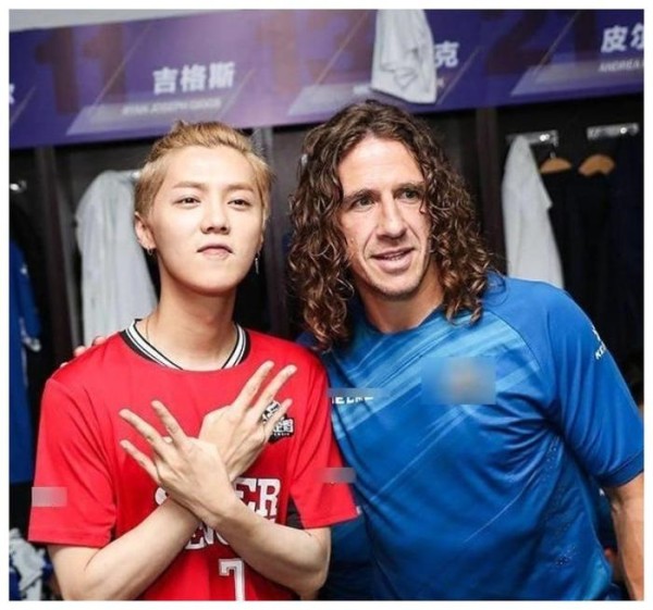 上海足球名人赛，鹿晗和他心目中的明星们同场竞技并合影！