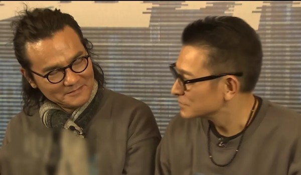 遇见joke：刘德华和林家栋算不算娱乐圈的真兄弟？

俩人是20多年的老友，据说刘德华女儿的百日宴，只请了五个圈内好友，林家栋就是其中之一。

而林家栋把自己的私生活保护的特别好，他有女友这事只有刘德华一个人知道。

当年林家栋离开TVB，签到了刘德华公司旗下，刘德华特意让他离开镜头，停工了好长一段时间，来忘记在TVB的表演习惯，洗去身上的电视味，而在这期间，新酬照发。

另外，刘德华拍戏时会特意...