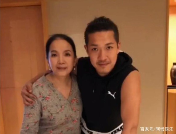 他曾嘲讽儿子长得丑，连儿子婚礼都不参加，今儿子走红蜕变成男神