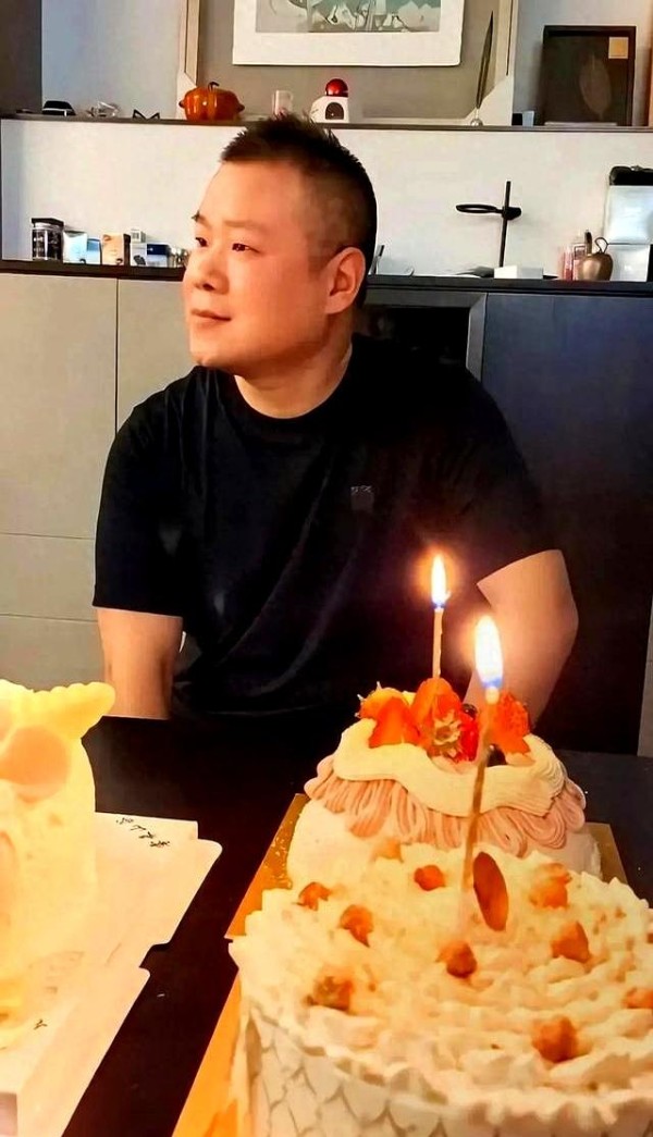 岳云鹏13岁女儿惊艳亮相，高级脸撞脸超模，教育方式引热议