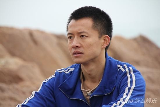 《爱你一生》唐曾为情所困