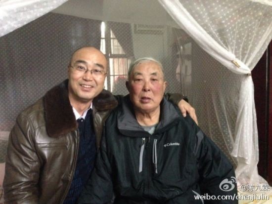 我问陈九霖2014年的最大心愿是什么?陈九霖笑答,家人健康、事业顺遂。
