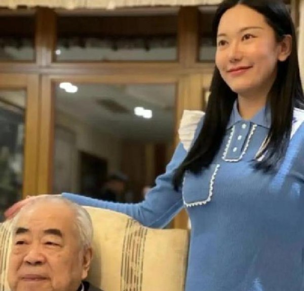 范曾与徐萌是真情还是算计？背后内幕令人难辨