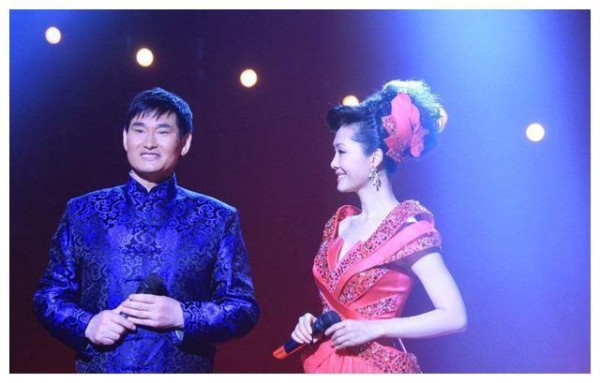大衣哥红颜知己老师：于文华，人美歌甜，因为什么？屡传绯闻消息