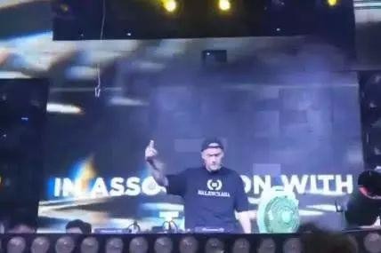 景甜张继科官宣分手；某对情侣偷偷扯证了；蒋劲夫沦为酒吧DJ？这对夫妻是假恩爱；gai的伯乐刘洲被捕？