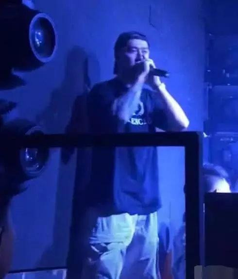 景甜张继科官宣分手；某对情侣偷偷扯证了；蒋劲夫沦为酒吧DJ？这对夫妻是假恩爱；gai的伯乐刘洲被捕？