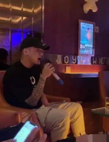 景甜张继科官宣分手；某对情侣偷偷扯证了；蒋劲夫沦为酒吧DJ？这对夫妻是假恩爱；gai的伯乐刘洲被捕？